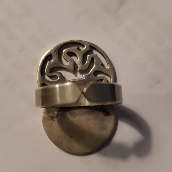 Handcrafted Egyptian Sterling Silver Mother of Pearl Ring - Picture 5 of 7